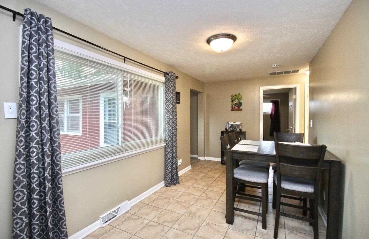 4613 Cayuga Road Rockford, IL 61107 - Photo 10 of 19 a dining room with furniture and window