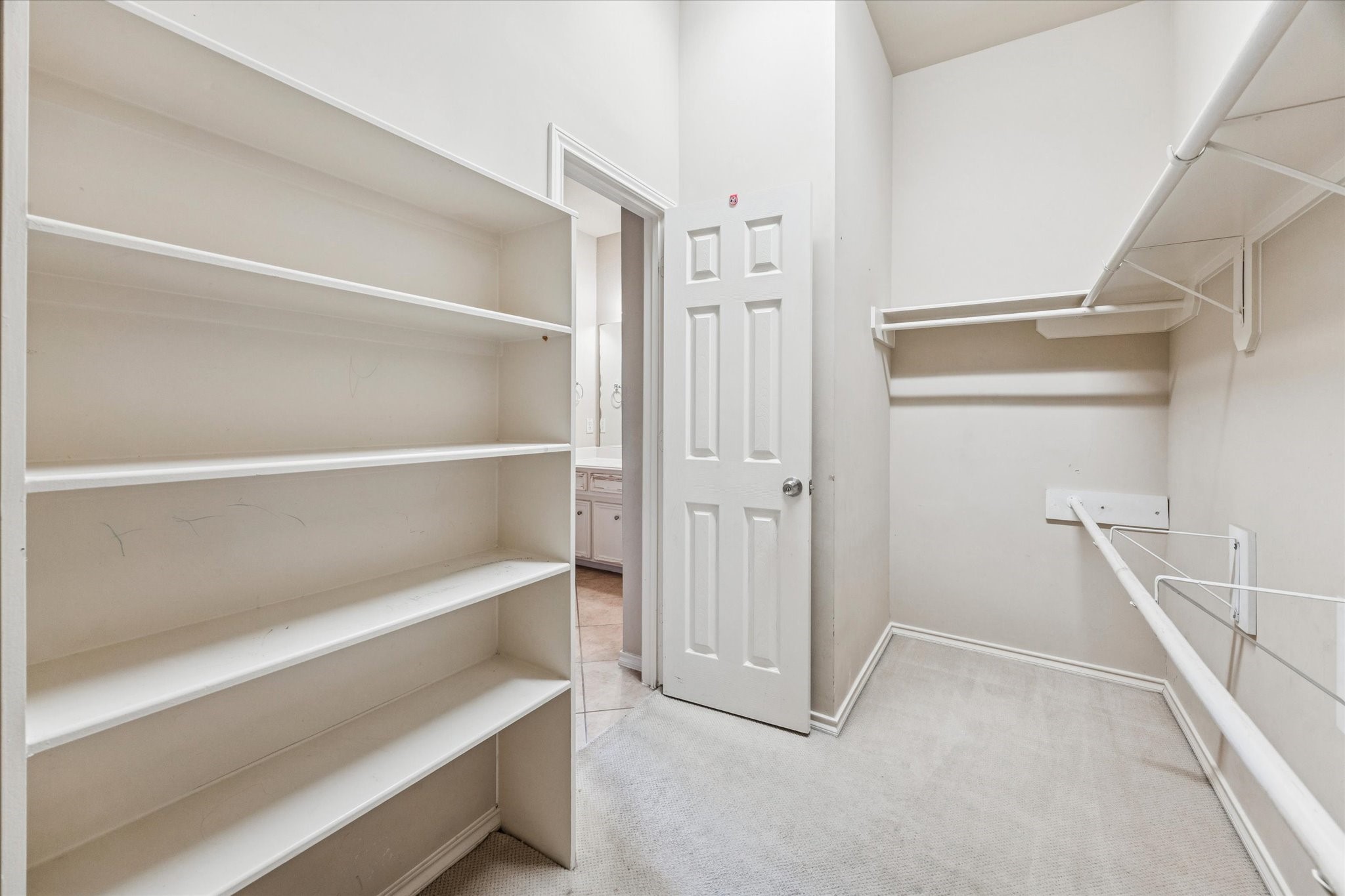 14906 Tuttle Point Drive Houston, TX 77082 - Photo 17 of 30 primary bath