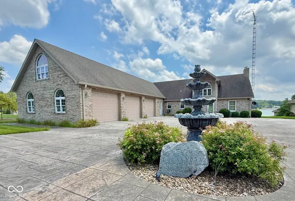 $799,000 | 1085 East North Shore Drive, Brownstown, IN 47220