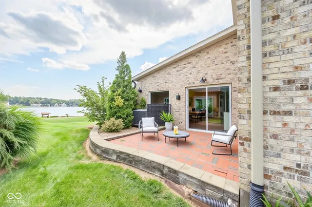 $879,000 | 1085 East North Shore Drive, Brownstown, IN 47220