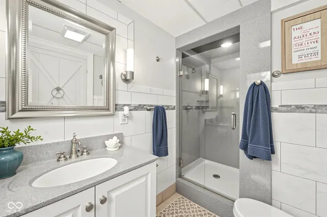 $879,000 | 1085 East North Shore Drive, Brownstown, IN 47220