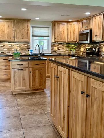 $879,000 | 1085 East North Shore Drive, Brownstown, IN 47220