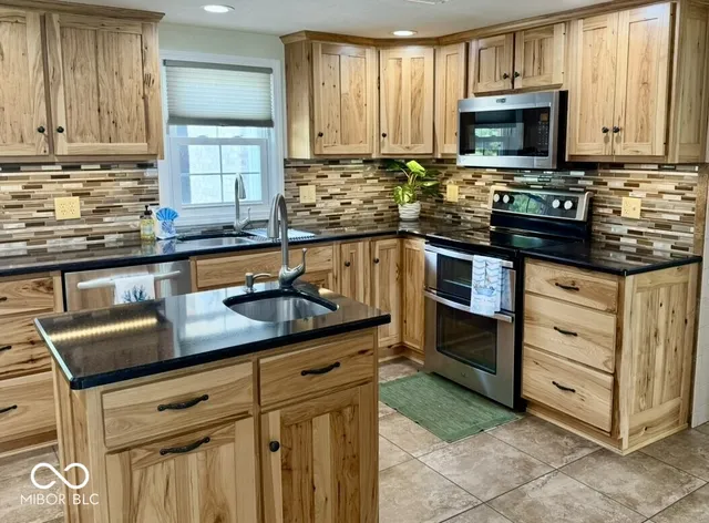 $879,000 | 1085 East North Shore Drive, Brownstown, IN 47220