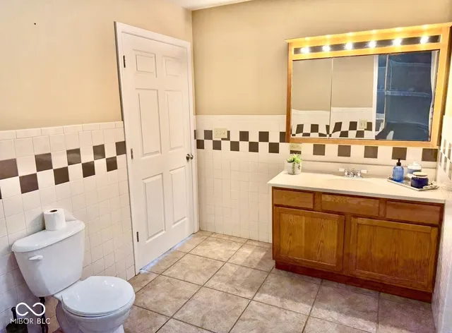 $879,000 | 1085 East North Shore Drive, Brownstown, IN 47220