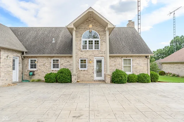 $879,000 | 1085 East North Shore Drive, Brownstown, IN 47220