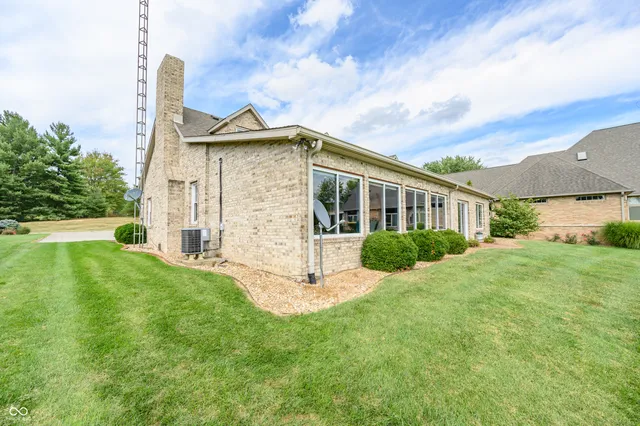 $879,000 | 1085 East North Shore Drive, Brownstown, IN 47220