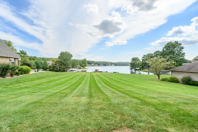 $879,000 | 1085 East North Shore Drive, Brownstown, IN 47220