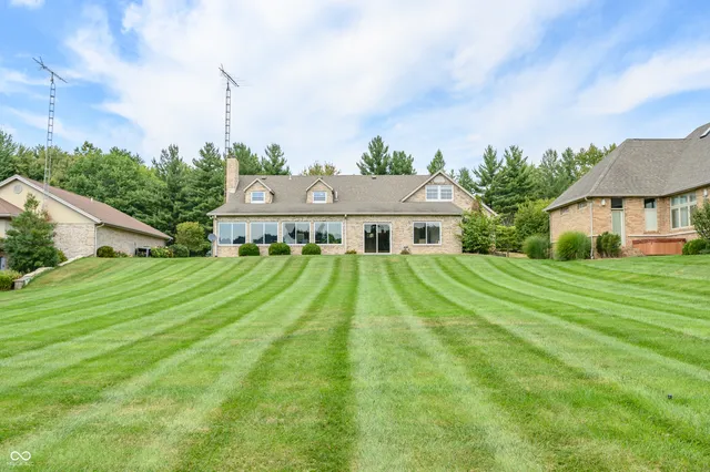 $879,000 | 1085 East North Shore Drive, Brownstown, IN 47220