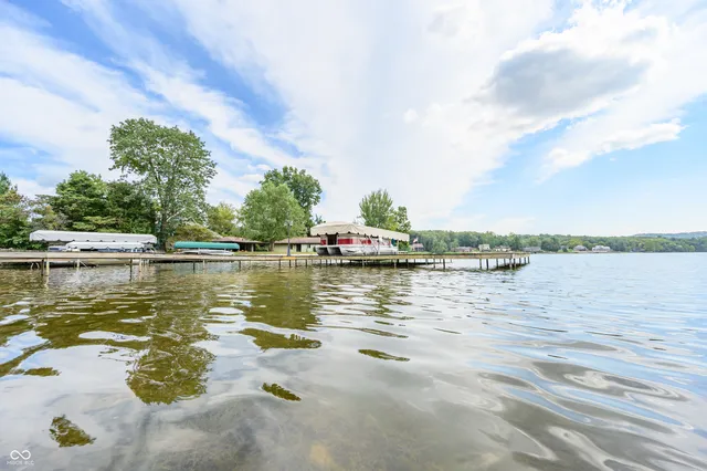 $879,000 | 1085 East North Shore Drive, Brownstown, IN 47220