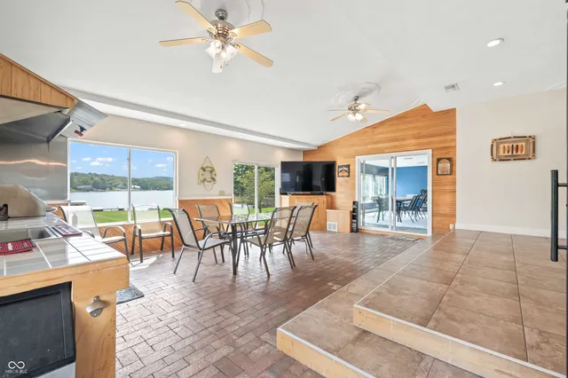 $879,000 | 1085 East North Shore Drive, Brownstown, IN 47220