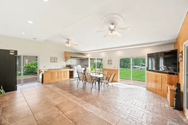 $879,000 | 1085 East North Shore Drive, Brownstown, IN 47220