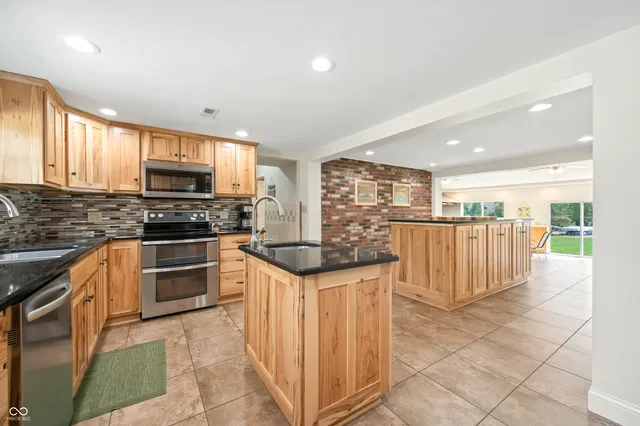 $879,000 | 1085 East North Shore Drive, Brownstown, IN 47220