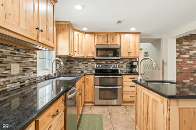 $879,000 | 1085 East North Shore Drive, Brownstown, IN 47220