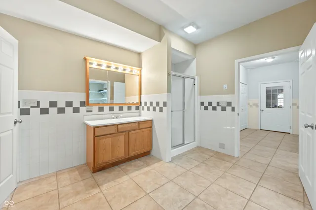 $879,000 | 1085 East North Shore Drive, Brownstown, IN 47220