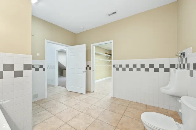 $879,000 | 1085 East North Shore Drive, Brownstown, IN 47220