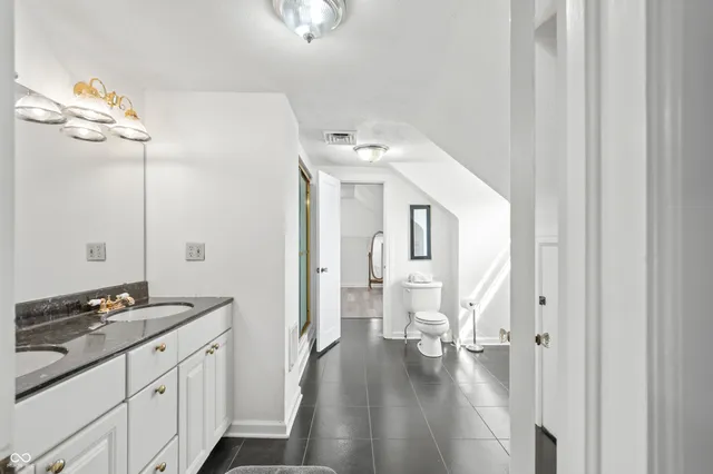 $879,000 | 1085 East North Shore Drive, Brownstown, IN 47220