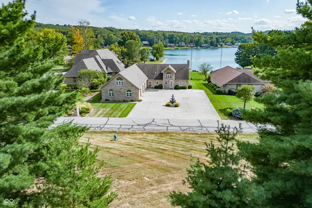 $879,000 | 1085 East North Shore Drive, Brownstown, IN 47220