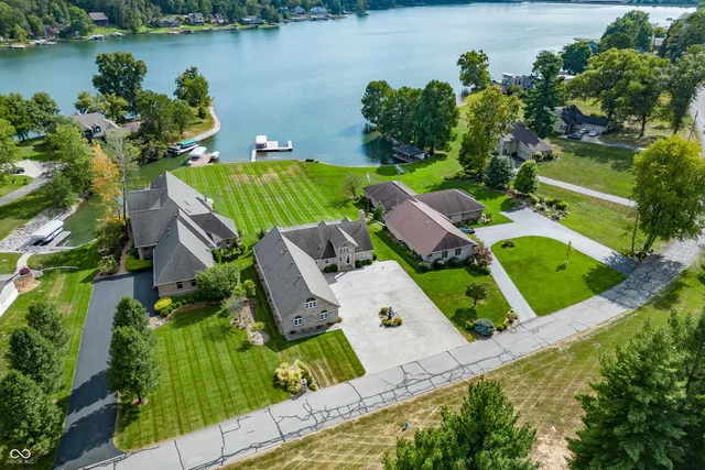 $879,000 | 1085 East North Shore Drive, Brownstown, IN 47220