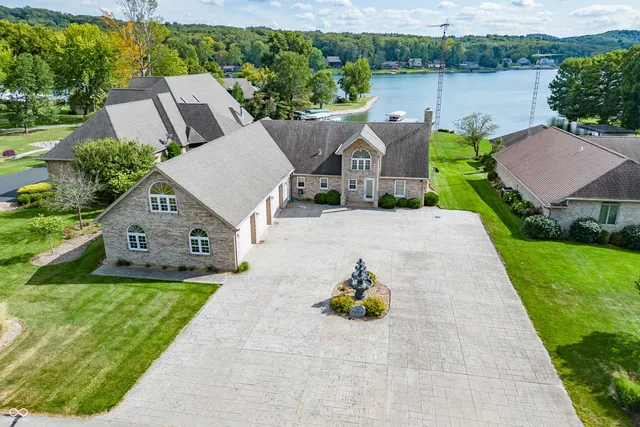 $879,000 | 1085 East North Shore Drive, Brownstown, IN 47220