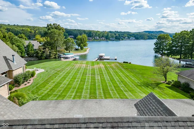 $879,000 | 1085 East North Shore Drive, Brownstown, IN 47220