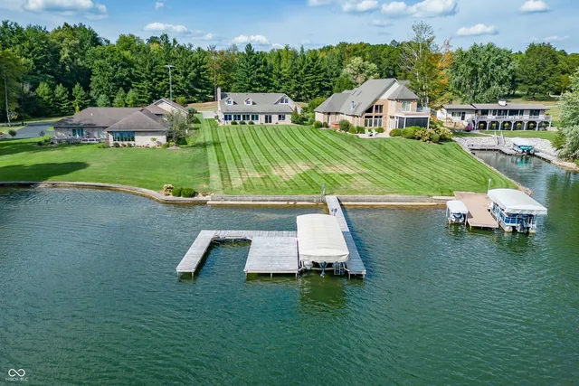 $879,000 | 1085 East North Shore Drive, Brownstown, IN 47220