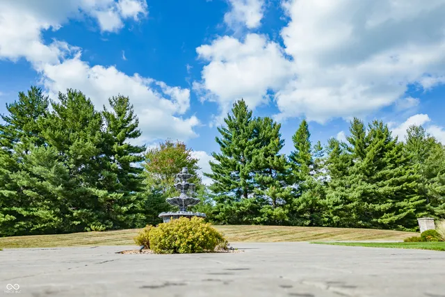 $879,000 | 1085 East North Shore Drive, Brownstown, IN 47220