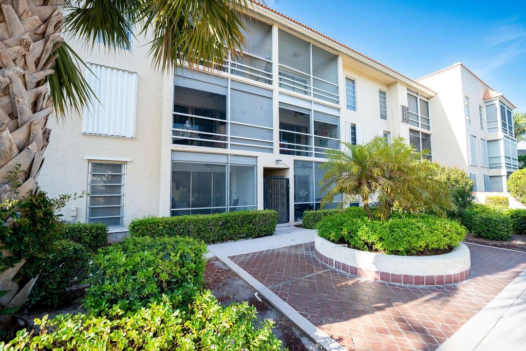 331 Southwest 8th Street, Unit 1CE Boca Raton, FL 33432 - Photo 4 of 4 a front view of house with yard and green space
