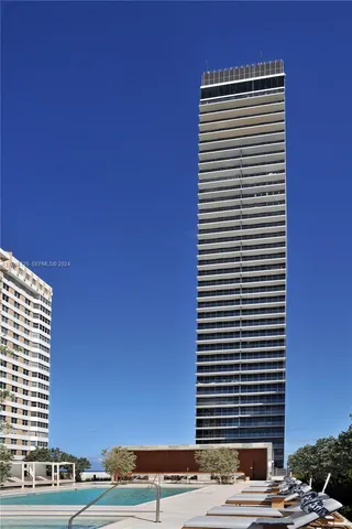 a view of back yard of the house