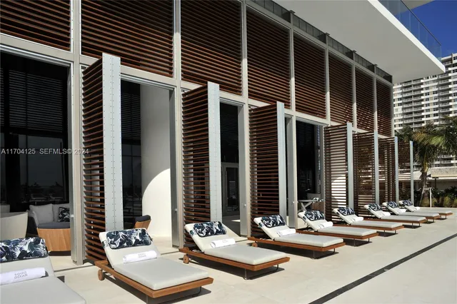 $8,900,000 | 2000 South Ocean Drive, Unit PH4, Hallandale Beach, FL 33009