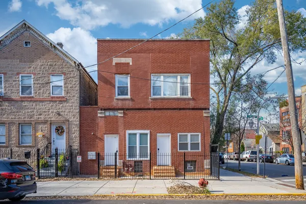 $2,000 | 2228 South Wood Street, Unit 1, Chicago, IL 60608