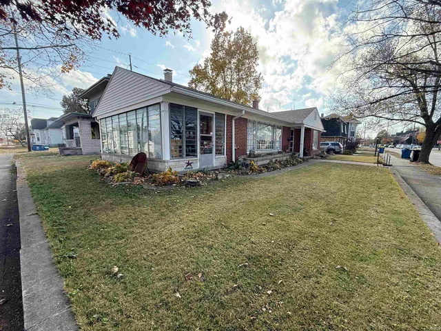 $199,000 | 615 North 5th Street, Vincennes, IN 47591