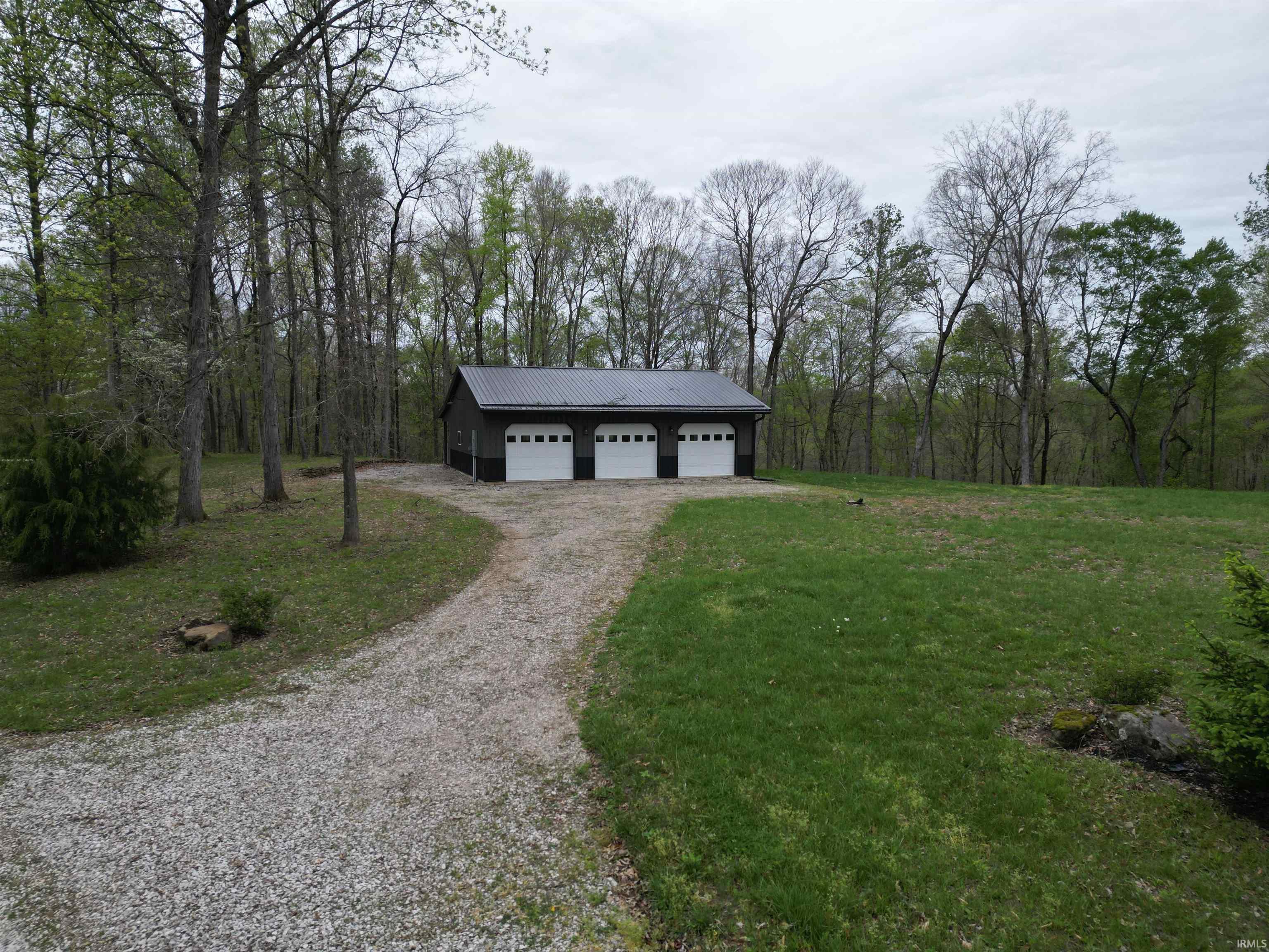 9045 East Pine Road Bloomfield, IN 47424 - Photo 2 of 7