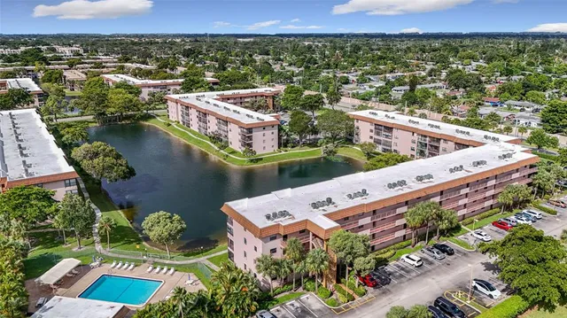 $180,000 | 4930 East Sabal Palm Boulevard, Unit 301, Tamarac, FL 33319