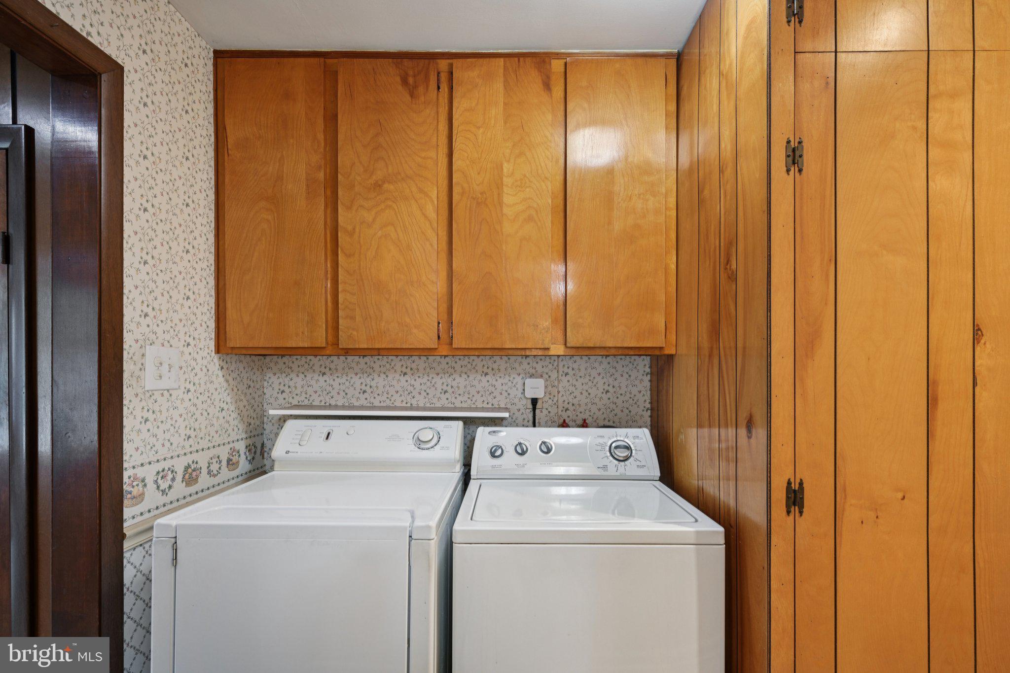 9 Cooper Tomlinson Road Medford, NJ 08055 - Photo 15 of 39 a utility room with dryer and washer