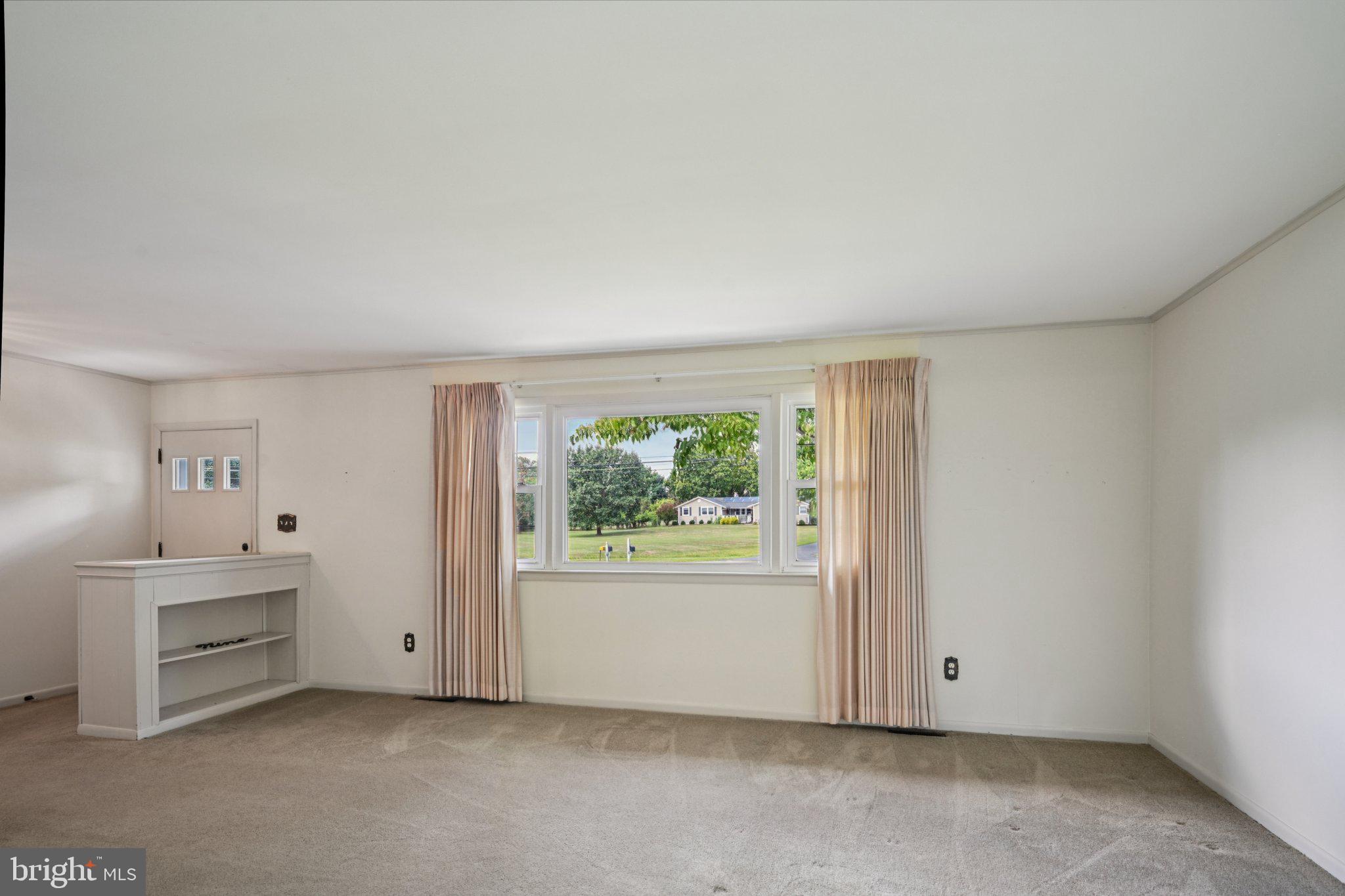 9 Cooper Tomlinson Road Medford, NJ 08055 - Photo 7 of 39 an empty room with windows