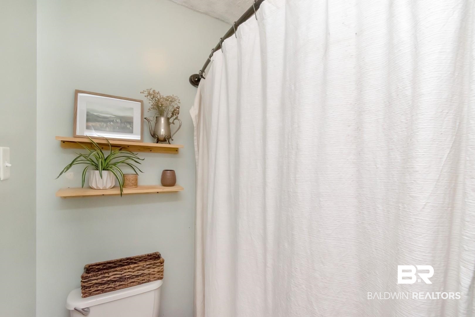 1065 Linlen Avenue Mobile, AL 36609 - Photo 15 of 31 Bathroom featuring toilet