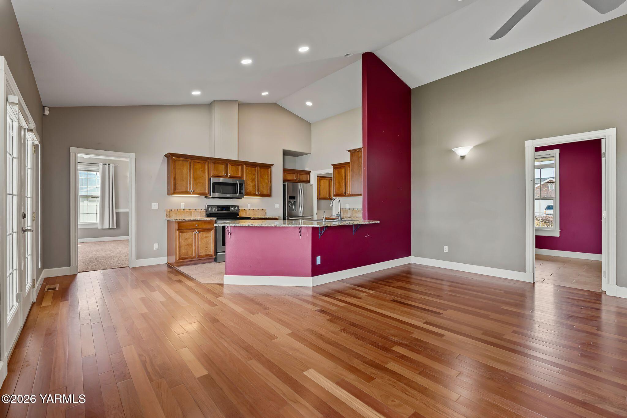 8507 Midvale Road Yakima, WA 98908 - Photo 7 of 24 a view of kitchen with microwave refrigerator and cabinets
