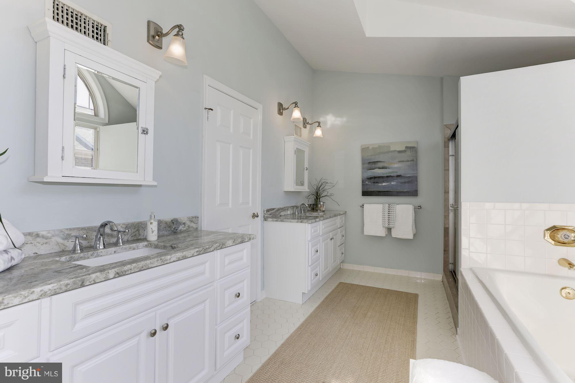 3060 South Glebe Road Arlington, VA 22206 - Photo 22 of 30 Bath (Master)