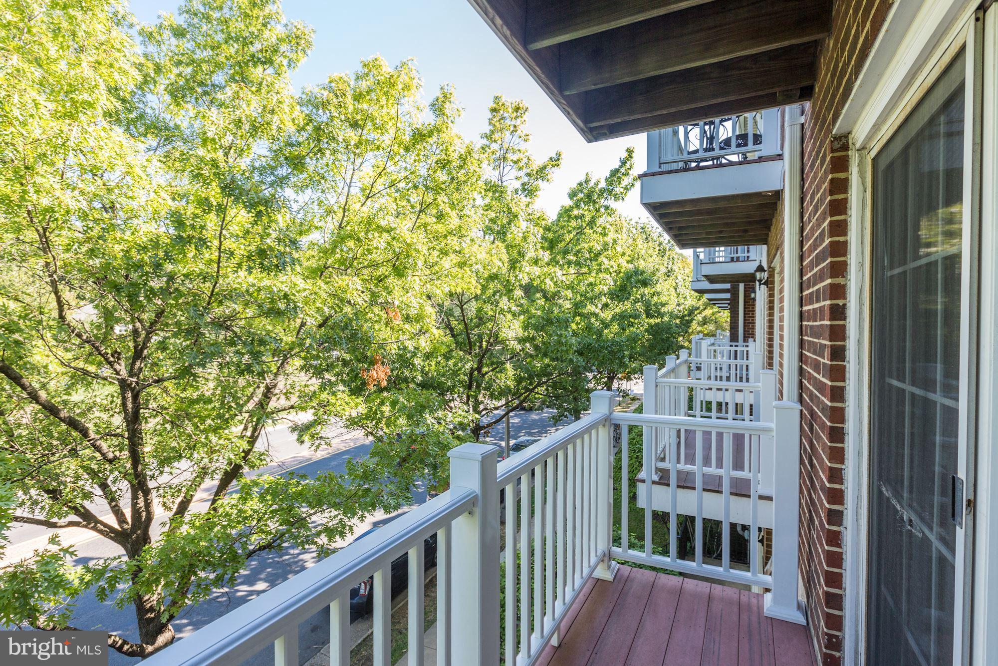 3060 South Glebe Road Arlington, VA 22206 - Photo 28 of 30 Balcony