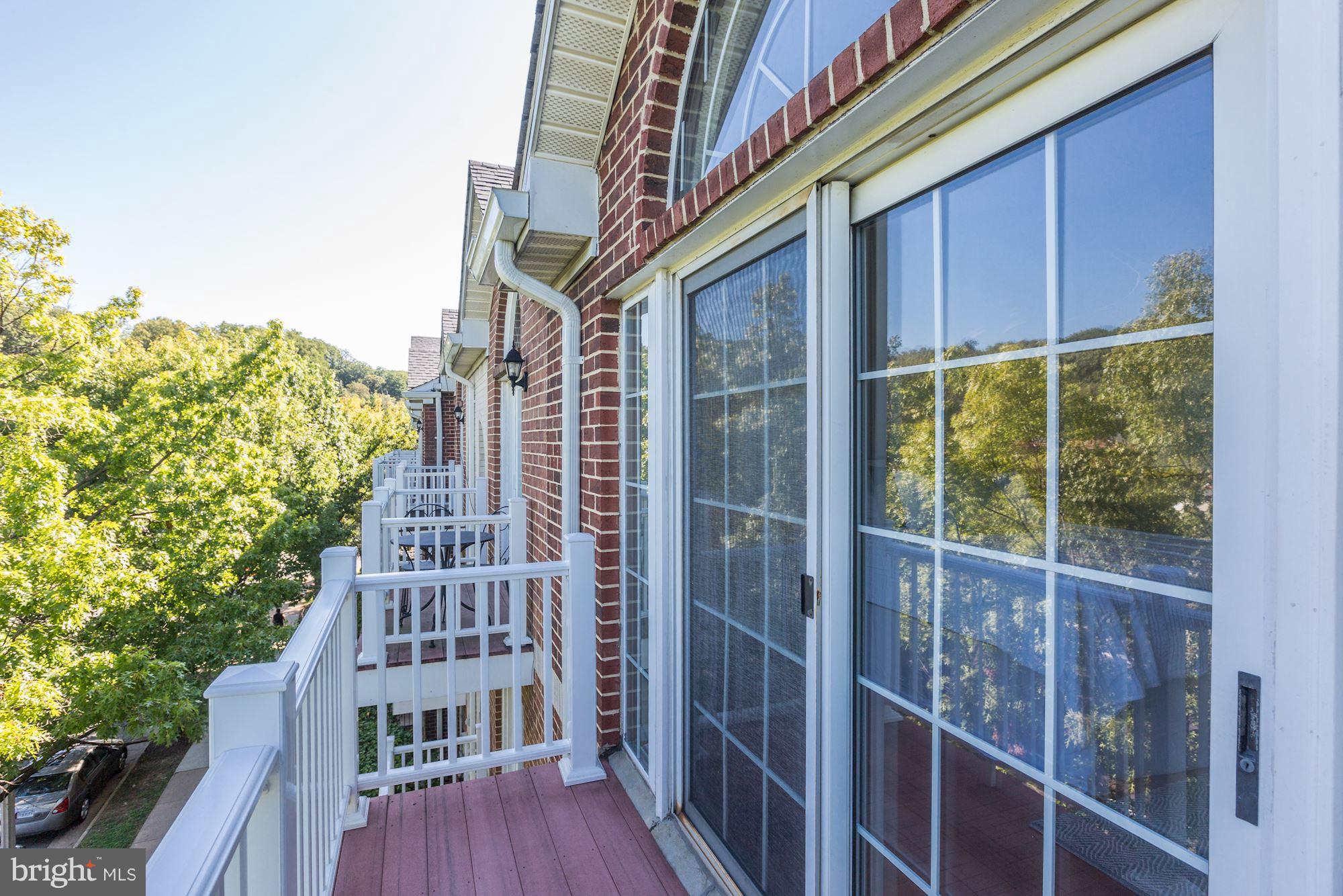 3060 South Glebe Road Arlington, VA 22206 - Photo 29 of 30 Balcony
