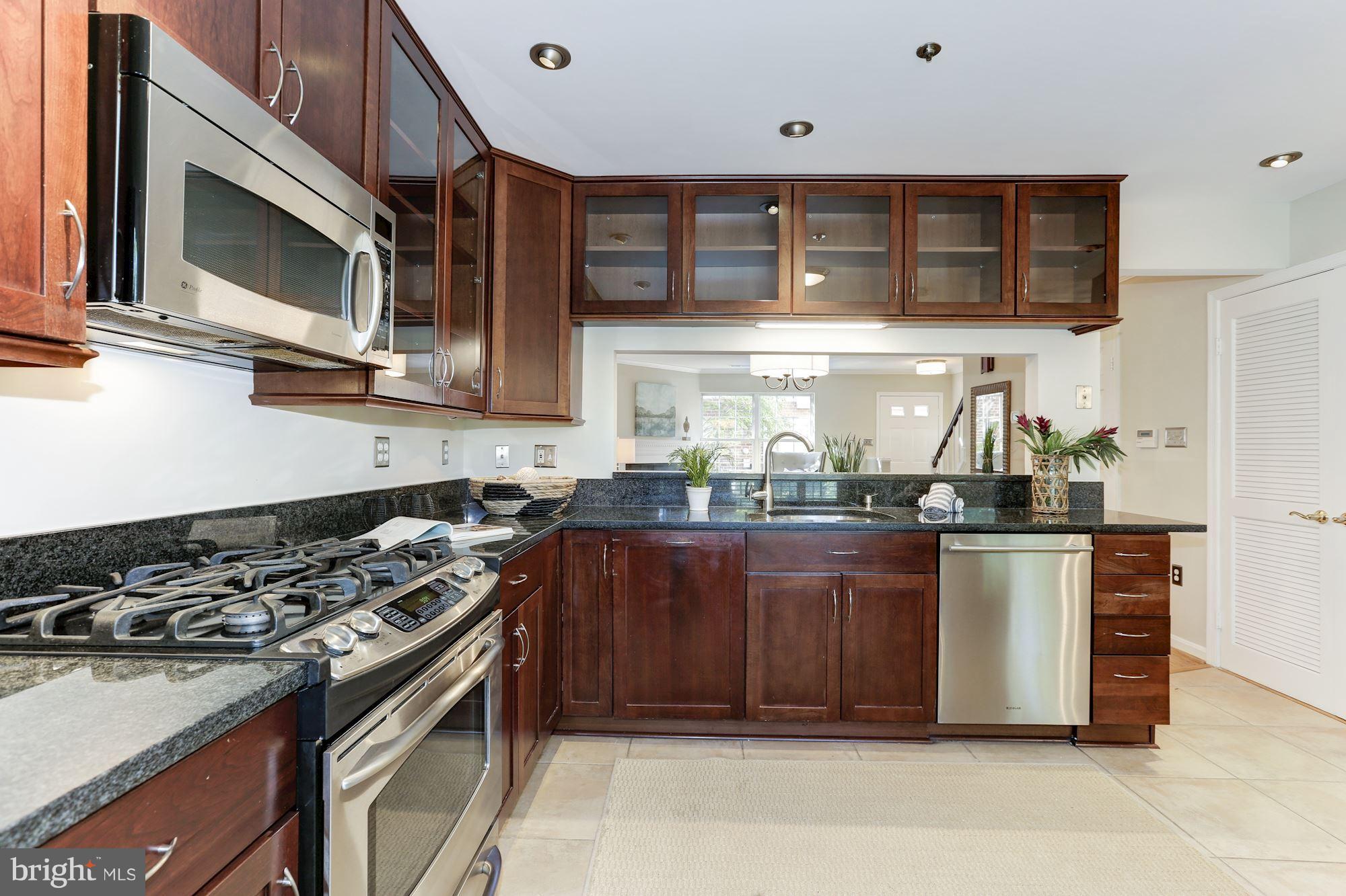 3060 South Glebe Road Arlington, VA 22206 - Photo 9 of 30 Kitchen