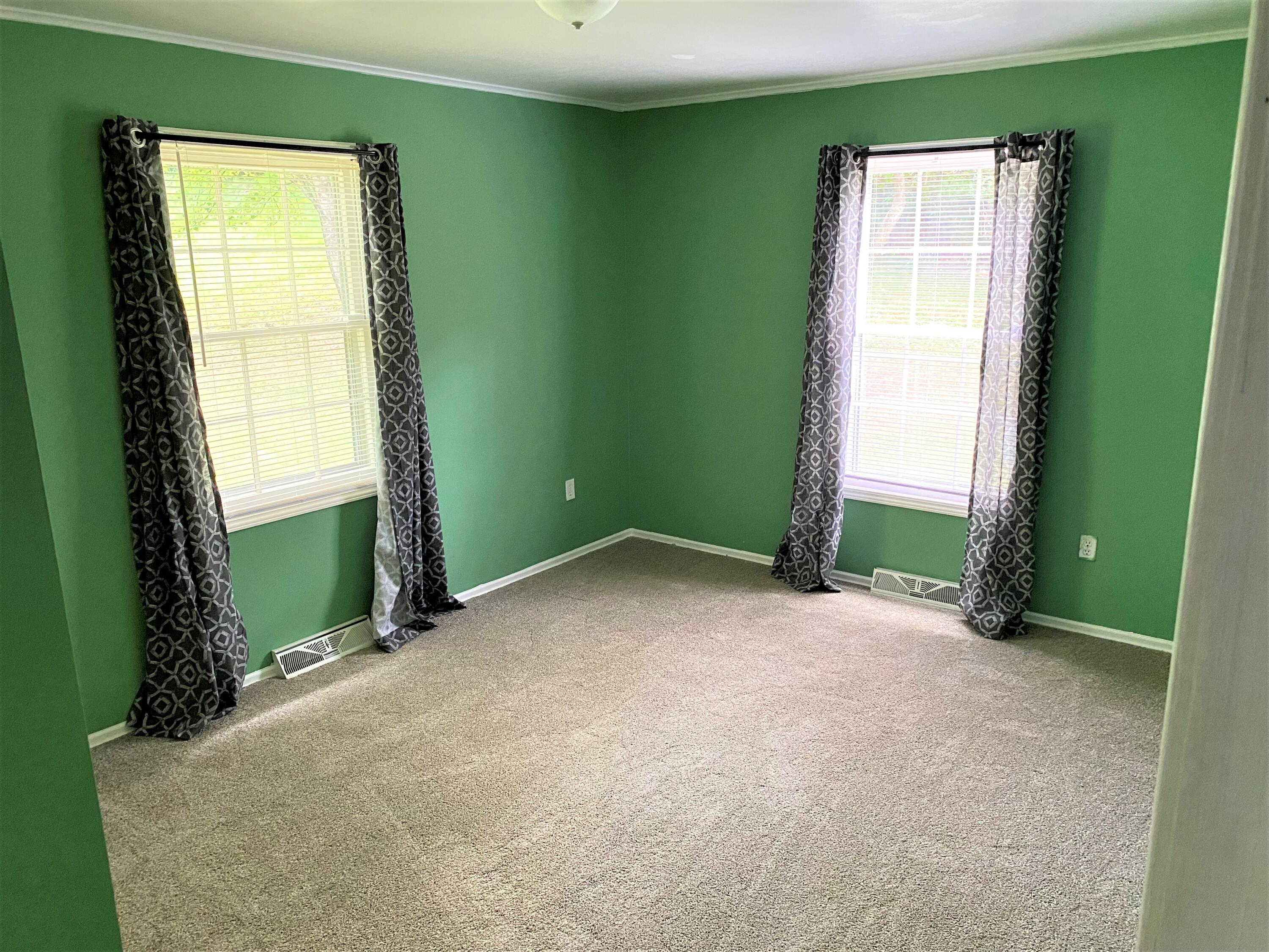1520 Reynolds Road Southeast Roanoke, VA 24014 - Photo 17 of 28 10