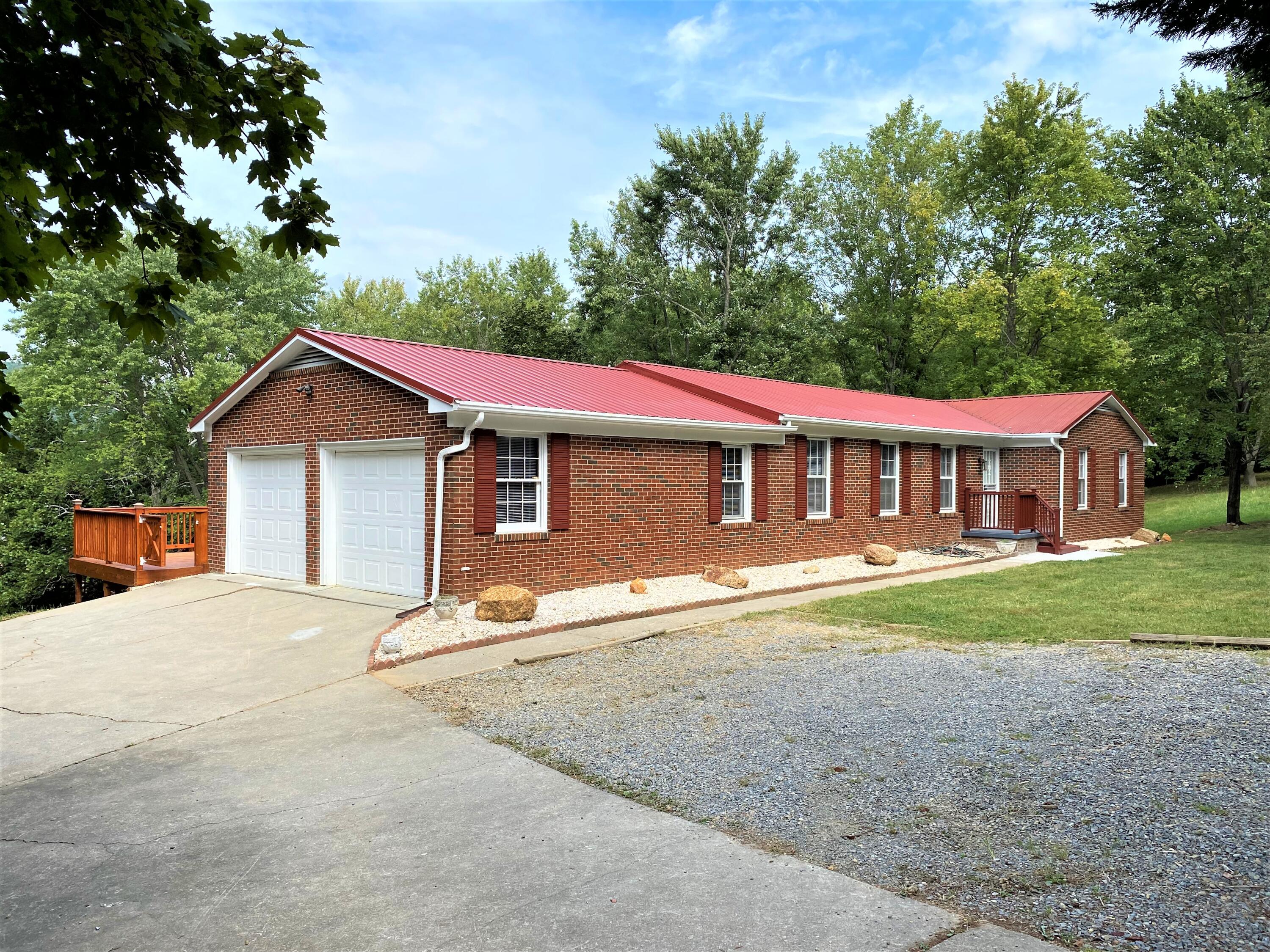 1520 Reynolds Road Southeast Roanoke, VA 24014 - Photo 3 of 28 4