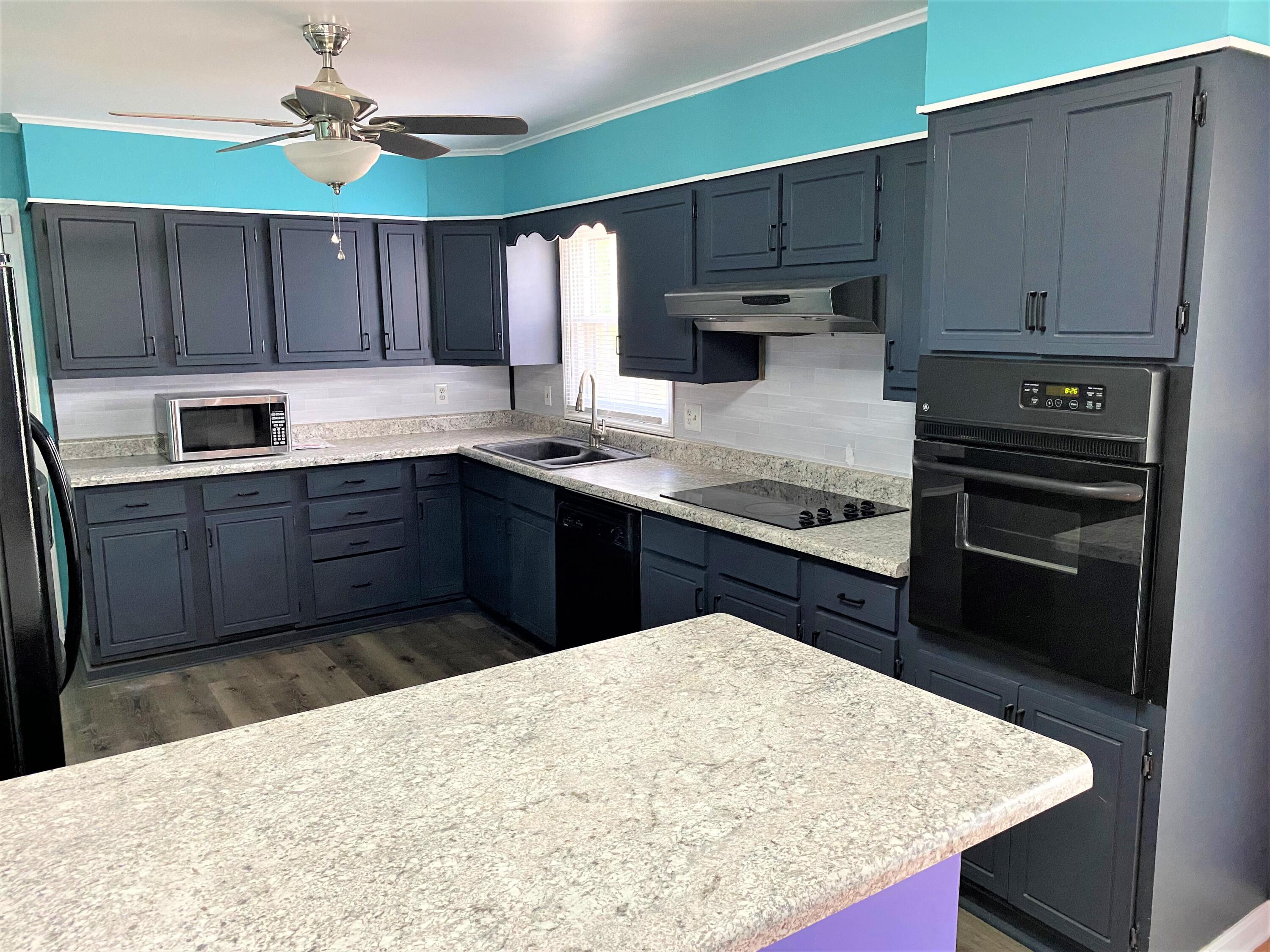 1520 Reynolds Road Southeast Roanoke, VA 24014 - Photo 9 of 28 7