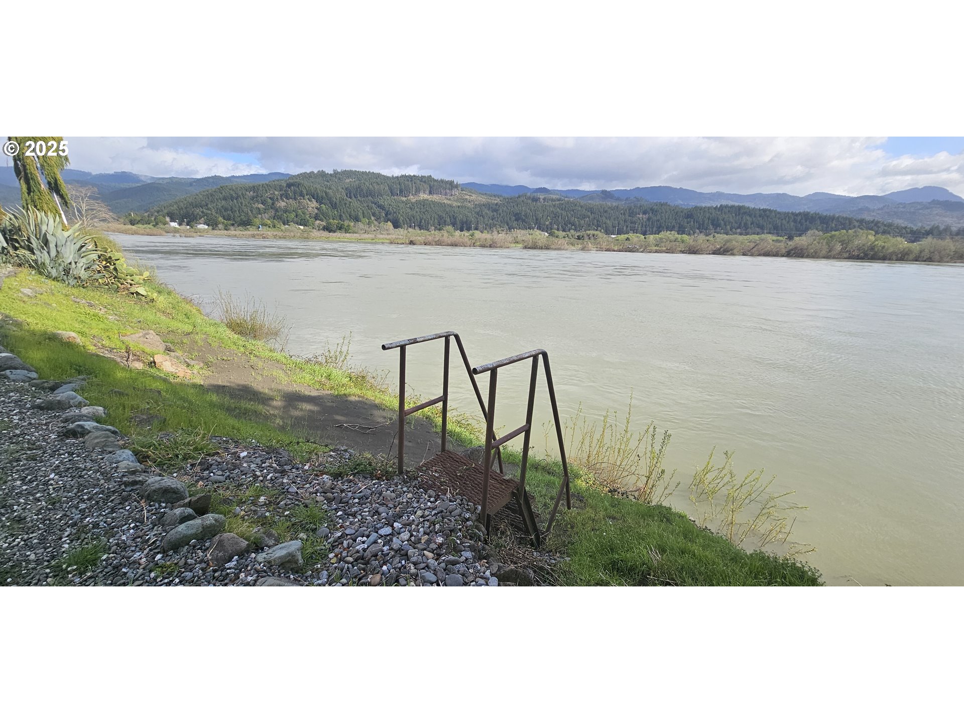 95660 North Bank Rogue River Road Gold Beach, OR 97444 - Photo 31 of 45 Gallery Image 31