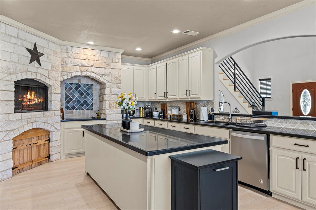 3175 Collins Road Burleson, TX 76028 - Photo 12 of 40