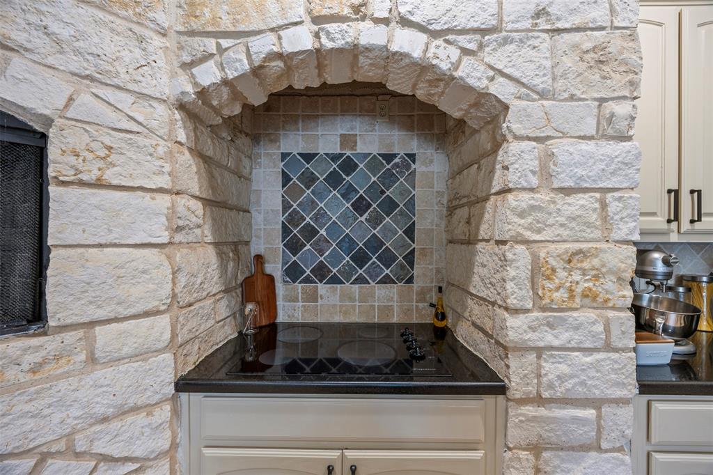 3175 Collins Road Burleson, TX 76028 - Photo 13 of 40