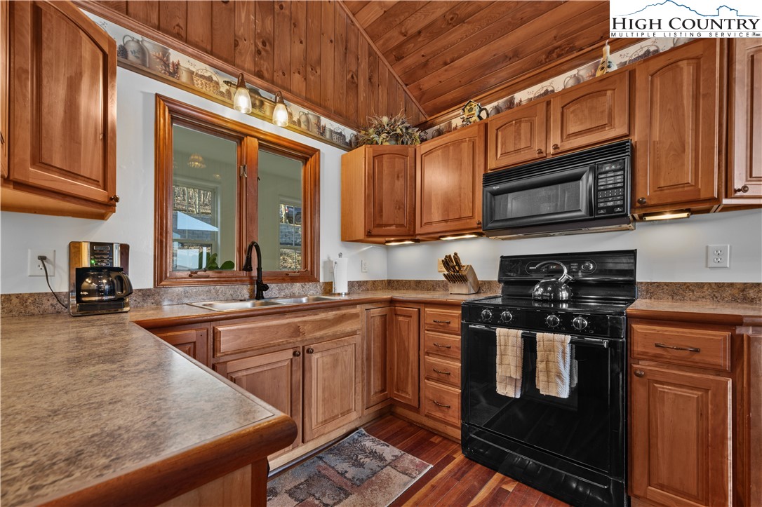 570 Running Deer Trail Boone, NC 28607 - Photo 9 of 50 Gallery Image 9