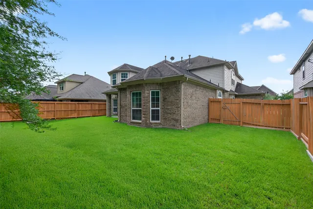 a view of a house with a backyard
