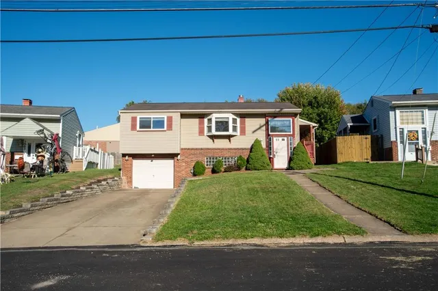 $225,000 | 1079 Catherine Drive, Conway, PA 15027